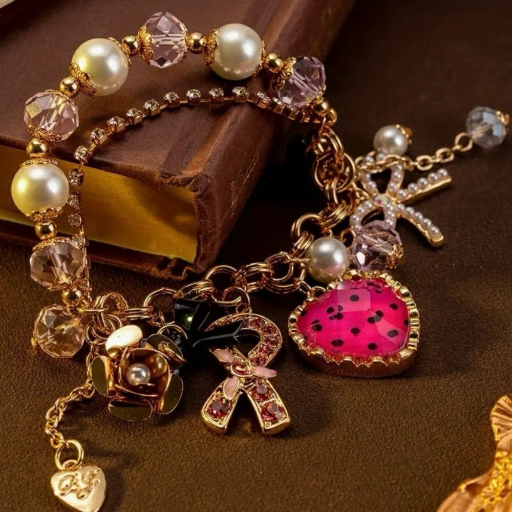 ♥️ Betsey Johnson stunning novelty charm bracelet ♥️